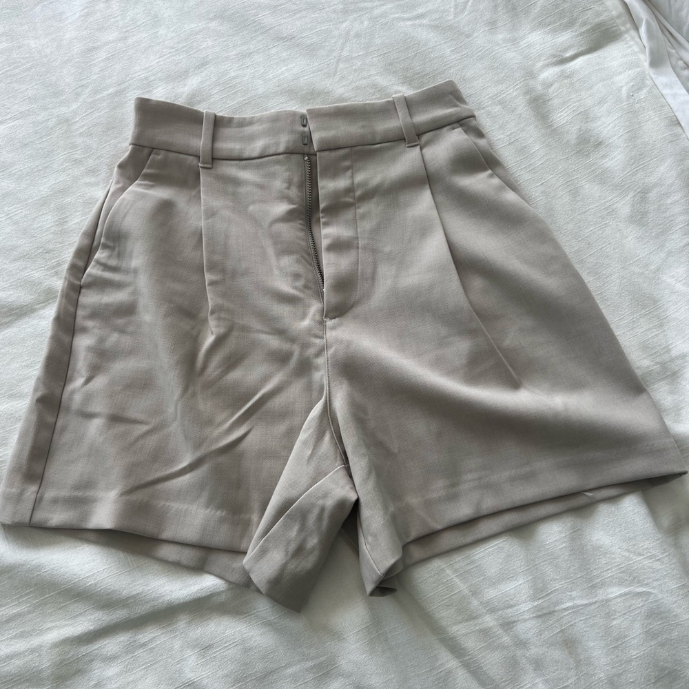 Taupe Abercrombie & Fitch tailored shorts. Size S